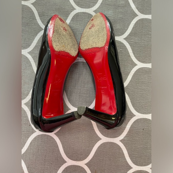 Christian Louboutin Rounded Toe Black Patent Leather Heel Size 37 or 6.5. - Picture 6 of 9
